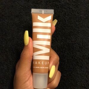 MILK MAKEUP MATTE BLUR FOUNDATION (TAN)